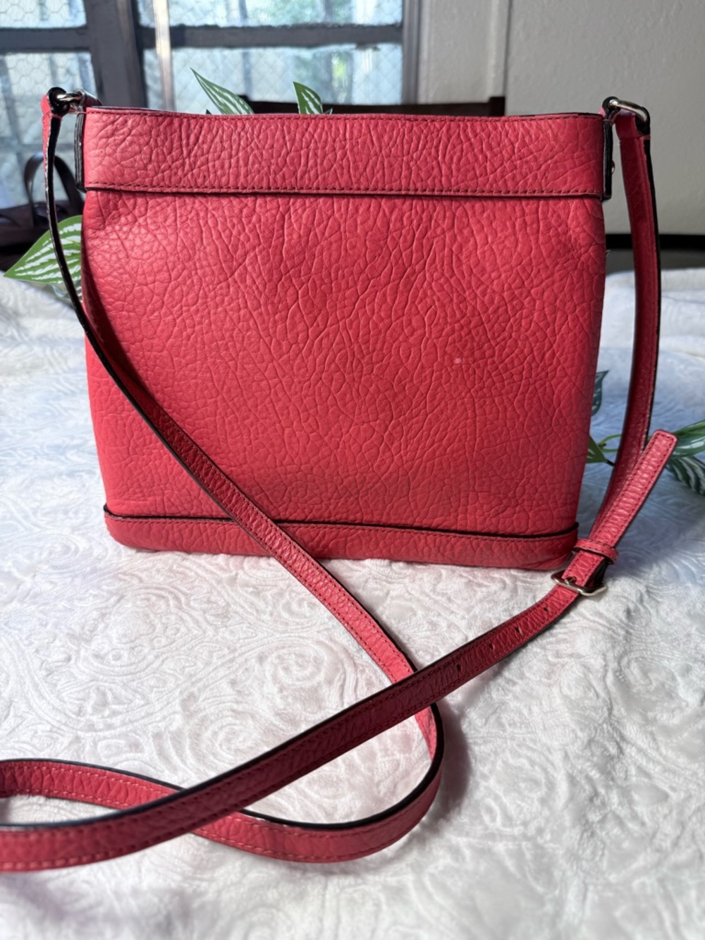 Kate Spade Red Crossbody Bag Pebbled Leather Perforated Front Zip - Picture 3 of 11